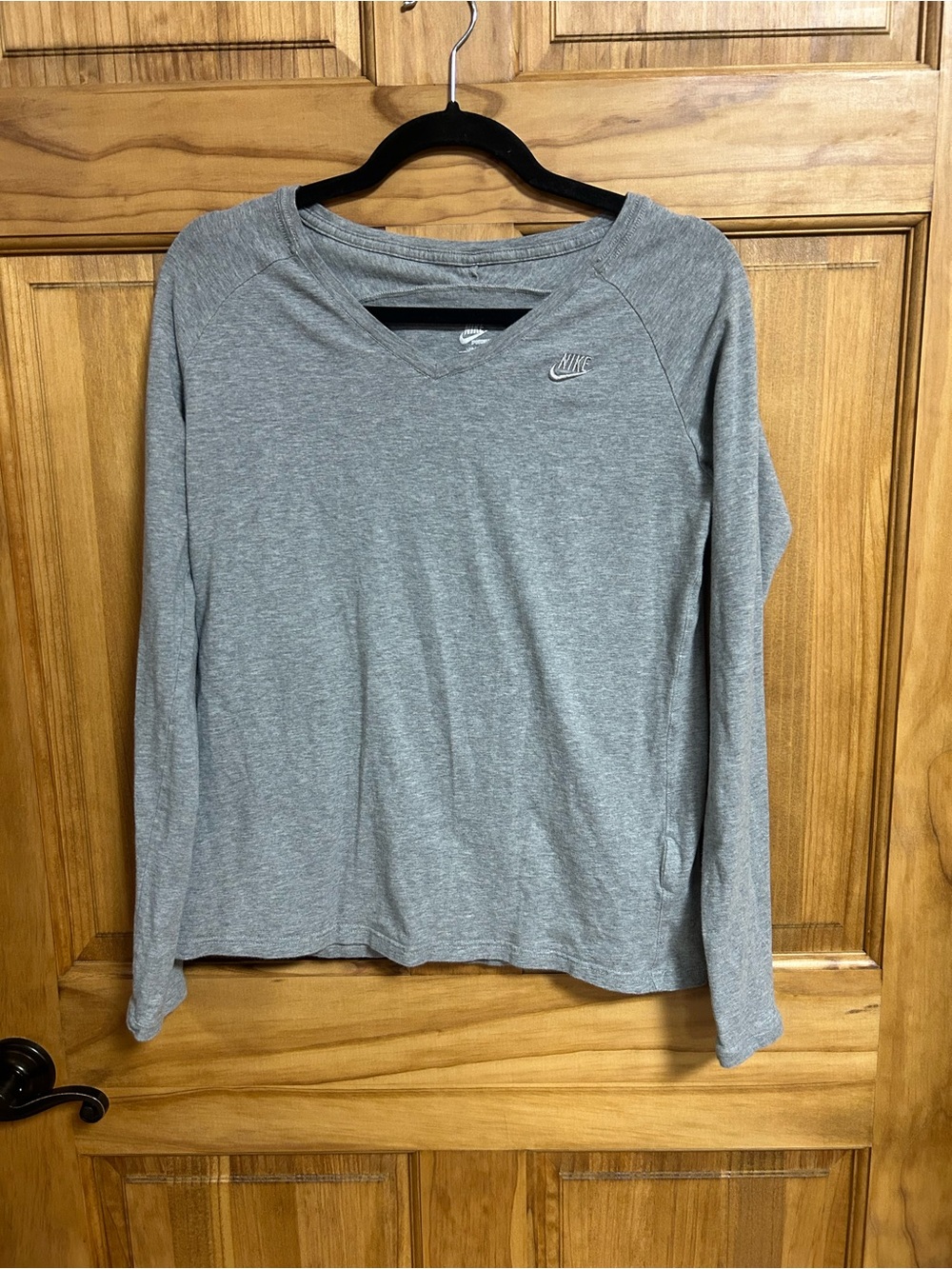 Nike Women’s Light Gray V-Neck Long Sleeve Shirt